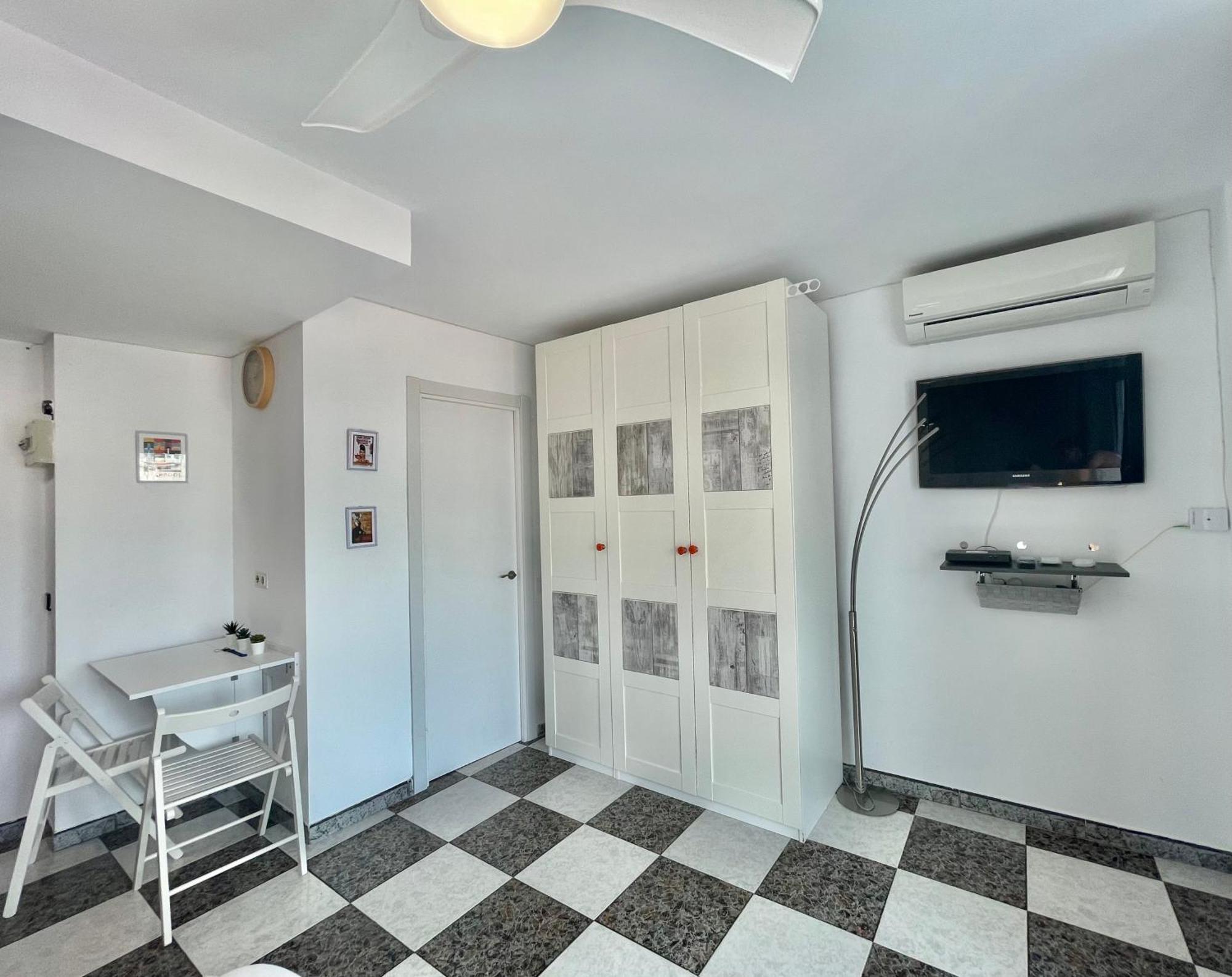 Lafrenchtouch - Coqueto Estudio Terraza Con Vistas Torremolinos Bagian luar foto